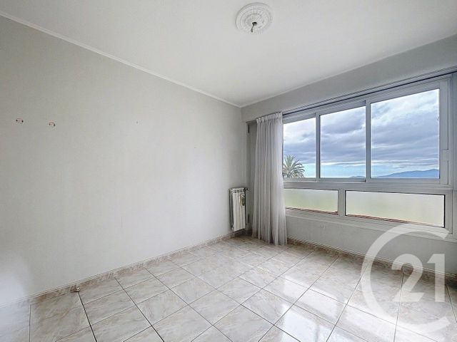 Appartement F4 &agrave; louer - 4 pi&egrave;ces - 77,44 m2 - Grasse - 06 - PROVENCE-ALPES-COTE-D-AZUR