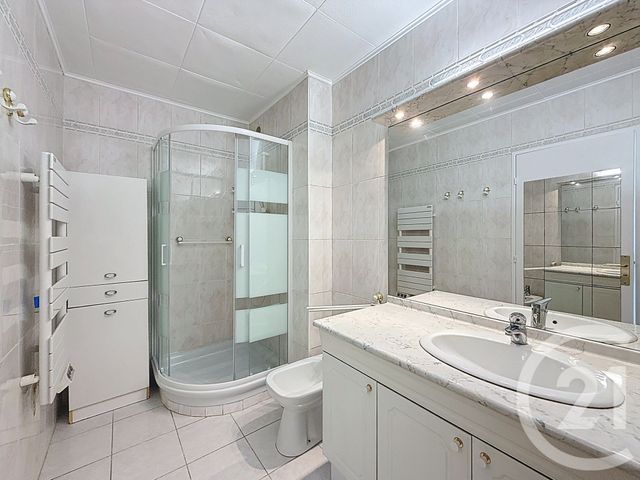 Appartement F4 &agrave; louer - 4 pi&egrave;ces - 77,44 m2 - Grasse - 06 - PROVENCE-ALPES-COTE-D-AZUR