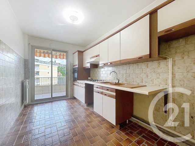 Appartement F4 &agrave; louer - 4 pi&egrave;ces - 77,44 m2 - Grasse - 06 - PROVENCE-ALPES-COTE-D-AZUR