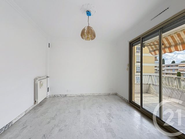 Appartement F4 &agrave; louer - 4 pi&egrave;ces - 77,44 m2 - Grasse - 06 - PROVENCE-ALPES-COTE-D-AZUR
