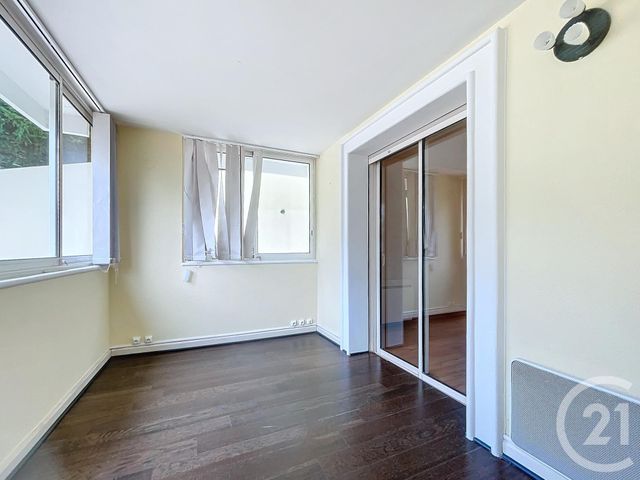 Appartement F3 &agrave; louer - 3 pi&egrave;ces - 100,35 m2 - Le Cannet - 06 - PROVENCE-ALPES-COTE-D-AZUR