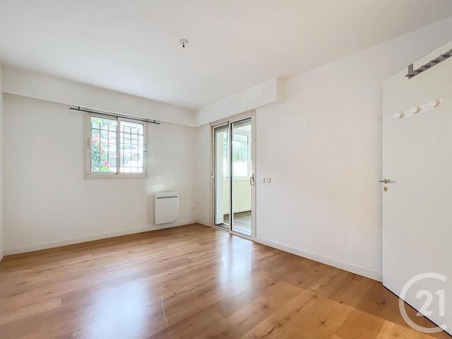Appartement F3 &agrave; louer - 3 pi&egrave;ces - 100,35 m2 - Le Cannet - 06 - PROVENCE-ALPES-COTE-D-AZUR