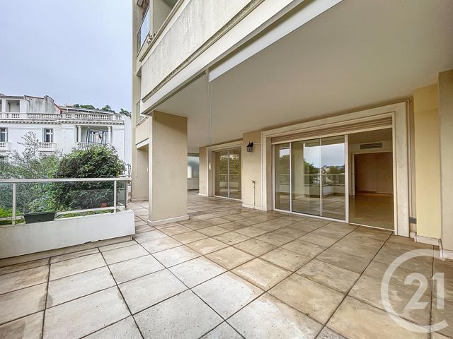 Appartement F3 &agrave; louer - 3 pi&egrave;ces - 100,35 m2 - Le Cannet - 06 - PROVENCE-ALPES-COTE-D-AZUR