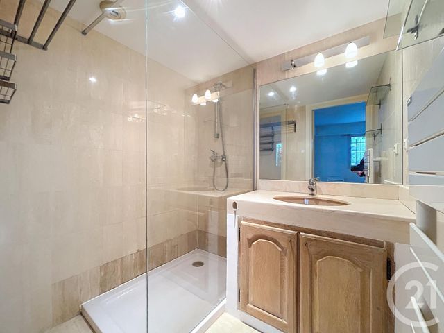 Appartement F3 &agrave; louer - 3 pi&egrave;ces - 100,35 m2 - Le Cannet - 06 - PROVENCE-ALPES-COTE-D-AZUR