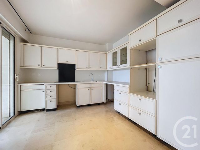 Appartement F3 &agrave; louer - 3 pi&egrave;ces - 100,35 m2 - Le Cannet - 06 - PROVENCE-ALPES-COTE-D-AZUR