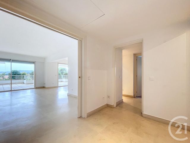 Appartement F3 &agrave; louer - 3 pi&egrave;ces - 100,35 m2 - Le Cannet - 06 - PROVENCE-ALPES-COTE-D-AZUR
