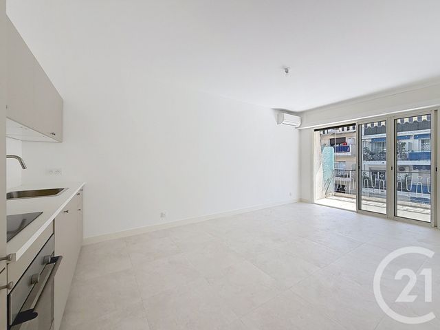 Appartement F3 &agrave; louer - 3 pi&egrave;ces - 54,01 m2 - Le Cannet - 06 - PROVENCE-ALPES-COTE-D-AZUR
