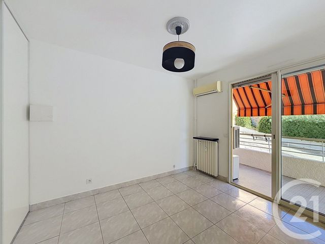 Appartement F2 &agrave; louer - 2 pi&egrave;ces - 33,72 m2 - Le Cannet - 06 - PROVENCE-ALPES-COTE-D-AZUR