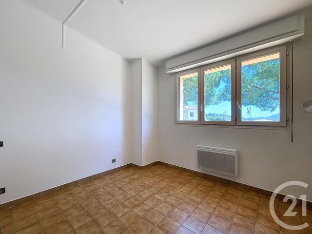 Maison &agrave; louer - 4 pi&egrave;ces - 95,03 m2 - La Roquette Sur Siagne - 06 - PROVENCE-ALPES-COTE-D-AZUR