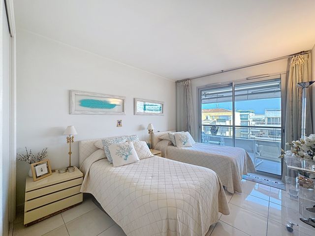 Appartement F3 à vendre - 3 pièces - 89 m2 - Cannes - 06 - PROVENCE-ALPES-COTE-D-AZUR