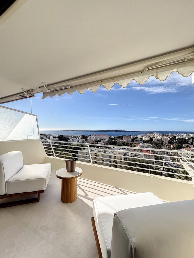 Appartement F3 à vendre - 3 pièces - 70 m2 - Cannes - 06 - PROVENCE-ALPES-COTE-D-AZUR