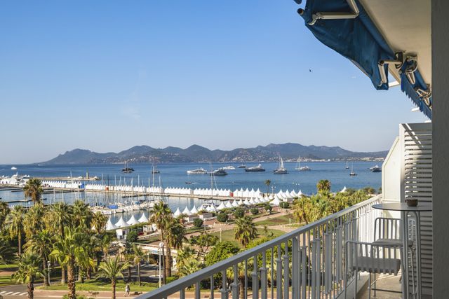 Appartement F4 &agrave; vendre - 4 pi&egrave;ces - 100 m2 - Cannes - 06 - PROVENCE-ALPES-COTE-D-AZUR