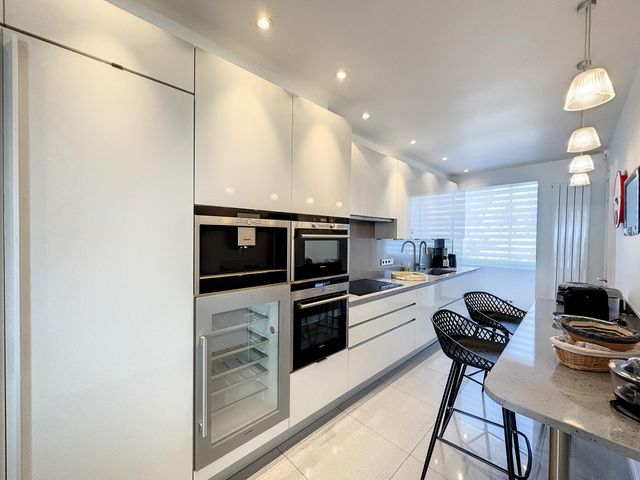 Appartement F5 &agrave; vendre - 5 pi&egrave;ces - 191,05 m2 - Cannes - 06 - PROVENCE-ALPES-COTE-D-AZUR