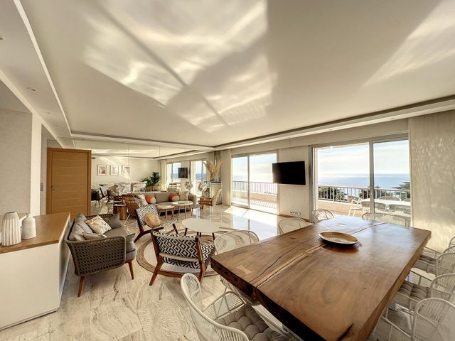 Appartement F5 &agrave; vendre - 5 pi&egrave;ces - 191,05 m2 - Cannes - 06 - PROVENCE-ALPES-COTE-D-AZUR