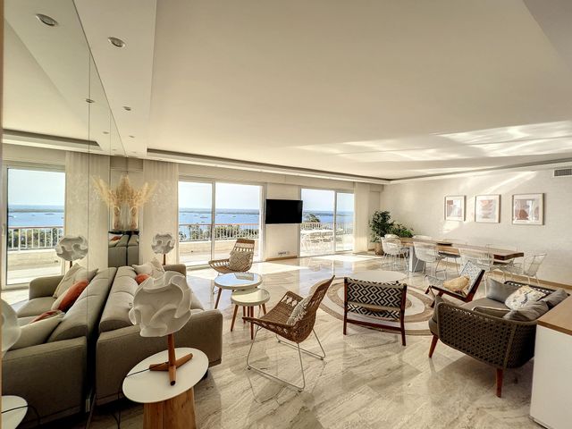 Appartement F5 &agrave; vendre - 5 pi&egrave;ces - 191,05 m2 - Cannes - 06 - PROVENCE-ALPES-COTE-D-AZUR