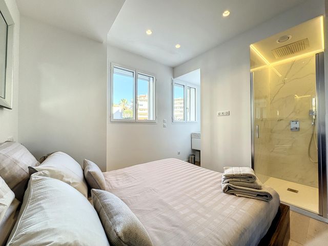 Appartement F3 à vendre - 3 pièces - 75,15 m2 - Cannes - 06 - PROVENCE-ALPES-COTE-D-AZUR