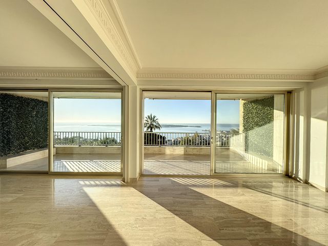 Appartement F4 à vendre - 4 pièces - 116 m2 - Cannes - 06 - PROVENCE-ALPES-COTE-D-AZUR