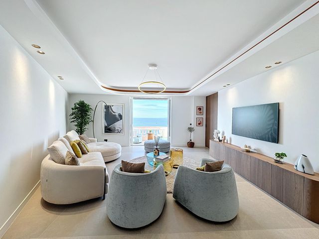 Appartement F4 à vendre - 4 pièces - 130 m2 - Cannes - 06 - PROVENCE-ALPES-COTE-D-AZUR