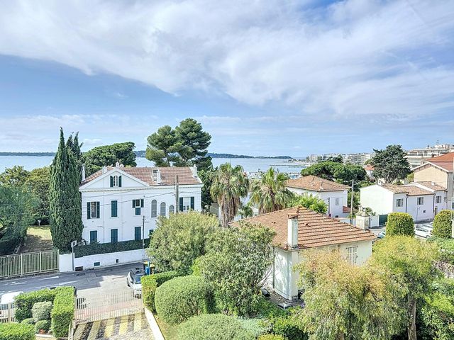 Appartement F4 à vendre - 4 pièces - 100 m2 - Cannes - 06 - PROVENCE-ALPES-COTE-D-AZUR