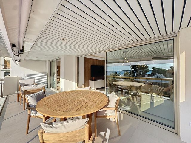 Appartement F4 à vendre - 4 pièces - 100 m2 - Cannes - 06 - PROVENCE-ALPES-COTE-D-AZUR