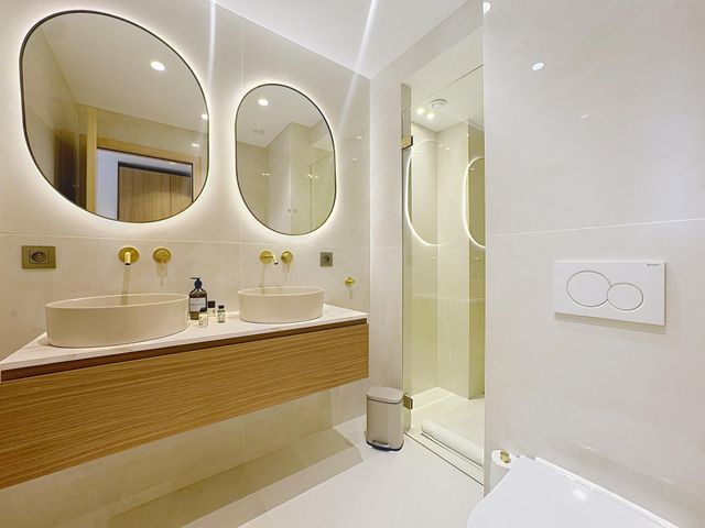 Appartement F4 à vendre - 4 pièces - 100 m2 - Cannes - 06 - PROVENCE-ALPES-COTE-D-AZUR