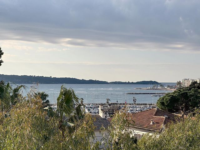 Appartement F4 à vendre - 4 pièces - 100 m2 - Cannes - 06 - PROVENCE-ALPES-COTE-D-AZUR