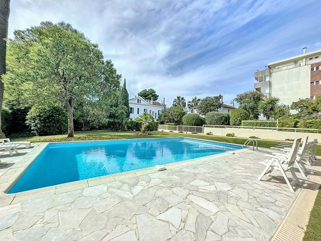 Appartement F4 à vendre - 4 pièces - 100 m2 - Cannes - 06 - PROVENCE-ALPES-COTE-D-AZUR