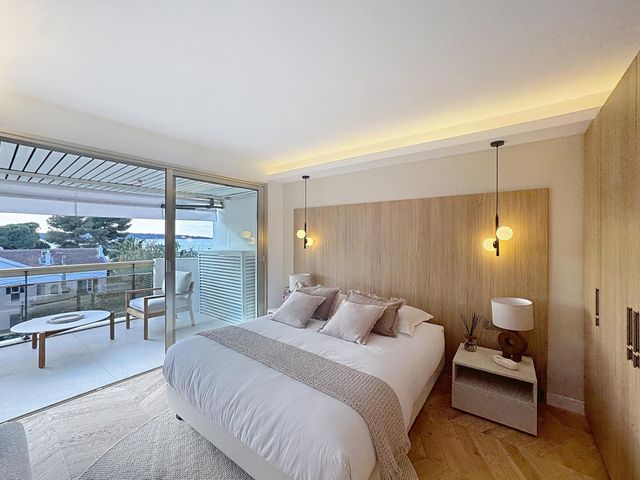 Appartement F4 à vendre - 4 pièces - 100 m2 - Cannes - 06 - PROVENCE-ALPES-COTE-D-AZUR