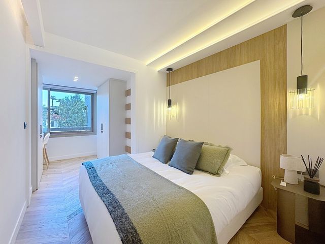 Appartement F4 à vendre - 4 pièces - 100 m2 - Cannes - 06 - PROVENCE-ALPES-COTE-D-AZUR