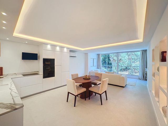 Appartement F3 à vendre - 3 pièces - 85 m2 - Cannes - 06 - PROVENCE-ALPES-COTE-D-AZUR