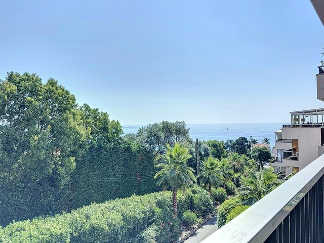 Appartement F3 à vendre - 3 pièces - 85 m2 - Cannes - 06 - PROVENCE-ALPES-COTE-D-AZUR