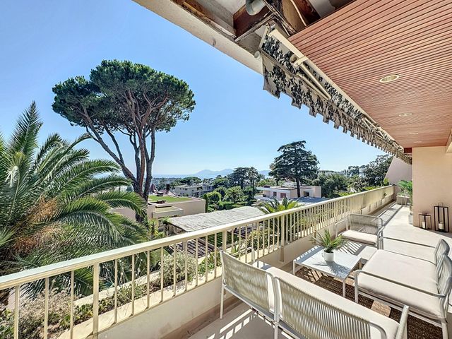 Appartement F5 à vendre - 5 pièces - 121,23 m2 - Cannes - 06 - PROVENCE-ALPES-COTE-D-AZUR