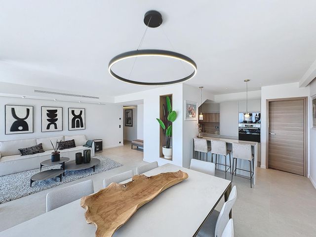 Appartement F5 à vendre - 5 pièces - 121,23 m2 - Cannes - 06 - PROVENCE-ALPES-COTE-D-AZUR