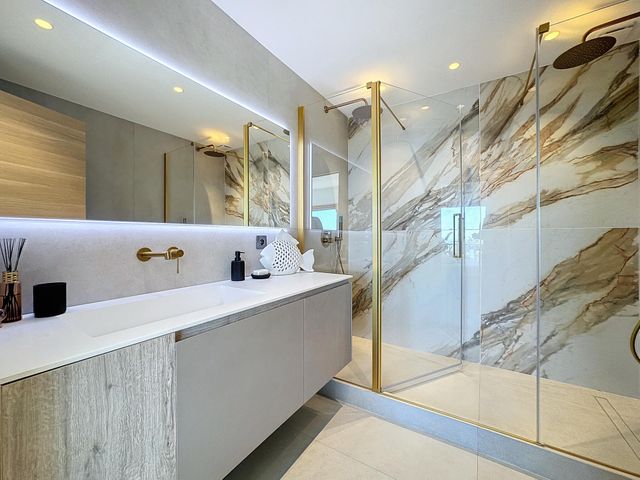 Appartement F5 à vendre - 5 pièces - 121,23 m2 - Cannes - 06 - PROVENCE-ALPES-COTE-D-AZUR