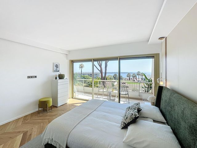 Appartement F5 à vendre - 5 pièces - 121,23 m2 - Cannes - 06 - PROVENCE-ALPES-COTE-D-AZUR