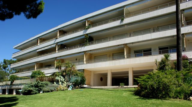 Appartement F4 à vendre - 4 pièces - 120,10 m2 - Cannes - 06 - PROVENCE-ALPES-COTE-D-AZUR