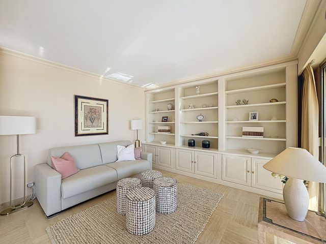 Appartement F4 à vendre - 4 pièces - 120,10 m2 - Cannes - 06 - PROVENCE-ALPES-COTE-D-AZUR