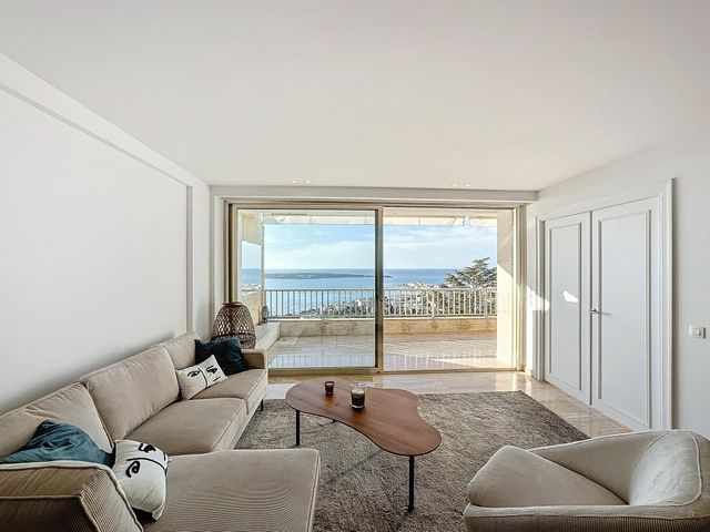 Appartement à vendre - 4 pièces - 119,03 m2 - Cannes - 06 - PROVENCE-ALPES-COTE-D-AZUR