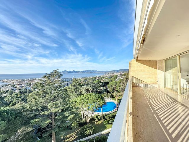 Appartement à vendre - 4 pièces - 119,03 m2 - Cannes - 06 - PROVENCE-ALPES-COTE-D-AZUR