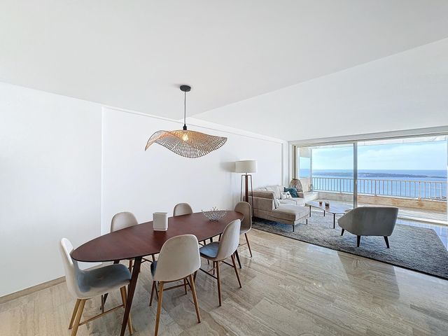 Appartement à vendre - 4 pièces - 119,03 m2 - Cannes - 06 - PROVENCE-ALPES-COTE-D-AZUR