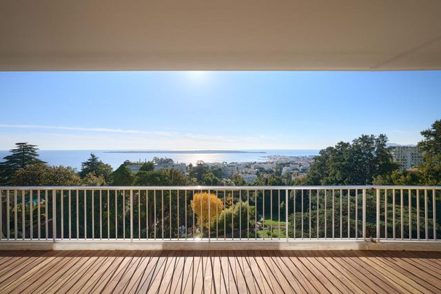 Appartement F5 &agrave; vendre - 5 pi&egrave;ces - 210 m2 - Cannes - 06 - PROVENCE-ALPES-COTE-D-AZUR