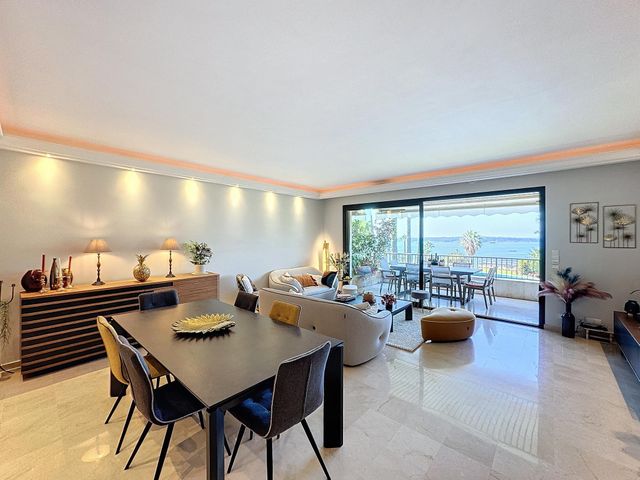 Appartement F4 à vendre - 4 pièces - 123,55 m2 - Cannes - 06 - PROVENCE-ALPES-COTE-D-AZUR
