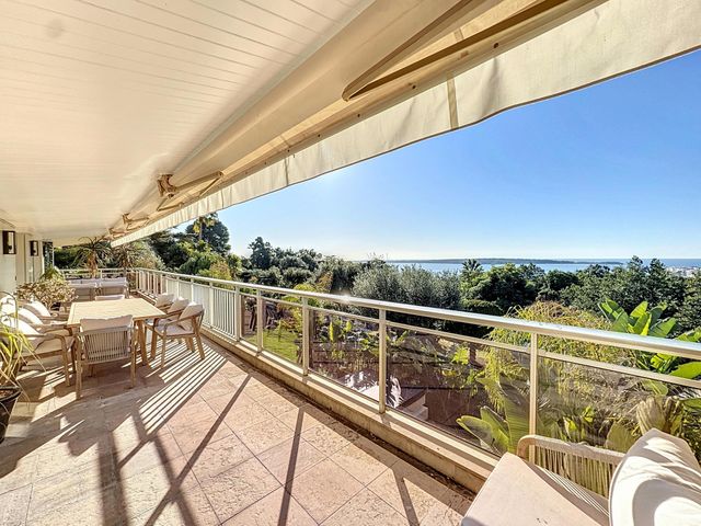 Maison à vendre - 7 pièces - 315 m2 - Cannes - 06 - PROVENCE-ALPES-COTE-D-AZUR