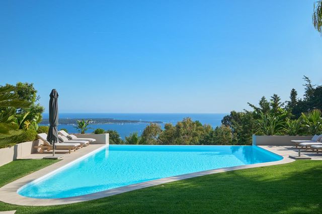 Maison à vendre - 7 pièces - 350 m2 - Cannes - 06 - PROVENCE-ALPES-COTE-D-AZUR