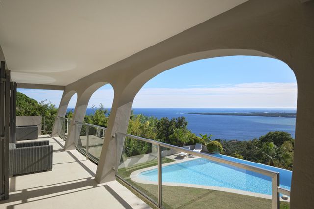 Maison à vendre - 7 pièces - 350 m2 - Cannes - 06 - PROVENCE-ALPES-COTE-D-AZUR