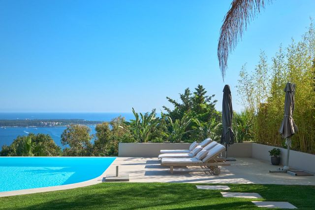 Maison à vendre - 7 pièces - 350 m2 - Cannes - 06 - PROVENCE-ALPES-COTE-D-AZUR
