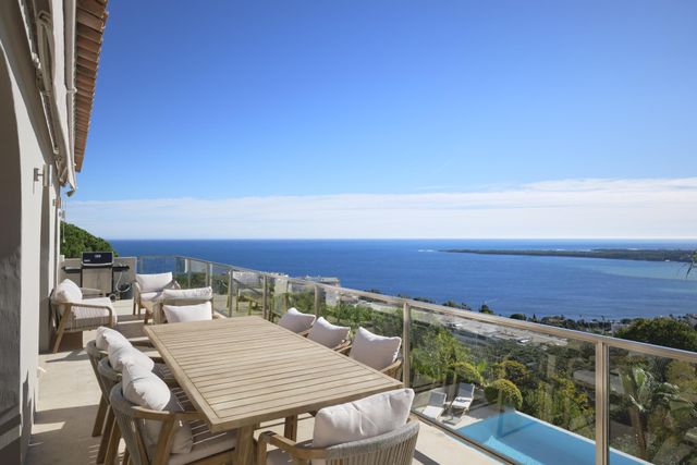 Maison à vendre - 7 pièces - 350 m2 - Cannes - 06 - PROVENCE-ALPES-COTE-D-AZUR