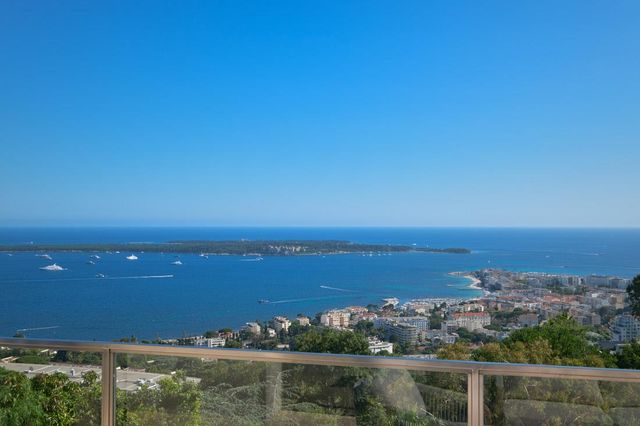 Maison à vendre - 7 pièces - 350 m2 - Cannes - 06 - PROVENCE-ALPES-COTE-D-AZUR