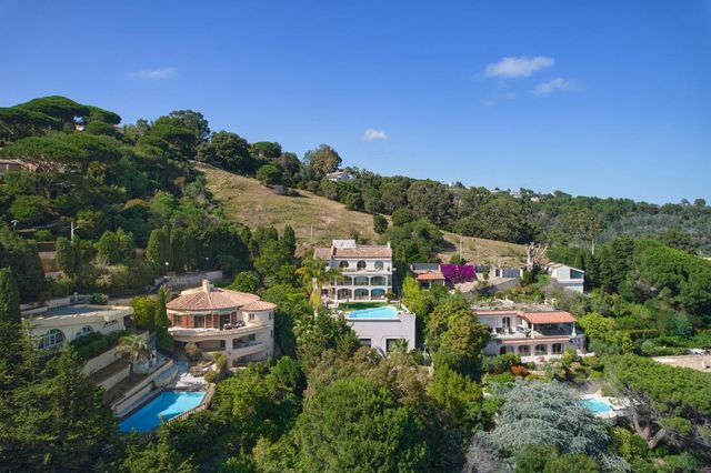 Maison à vendre - 7 pièces - 350 m2 - Cannes - 06 - PROVENCE-ALPES-COTE-D-AZUR