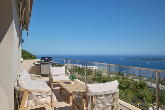 Maison à vendre - 7 pièces - 350 m2 - Cannes - 06 - PROVENCE-ALPES-COTE-D-AZUR